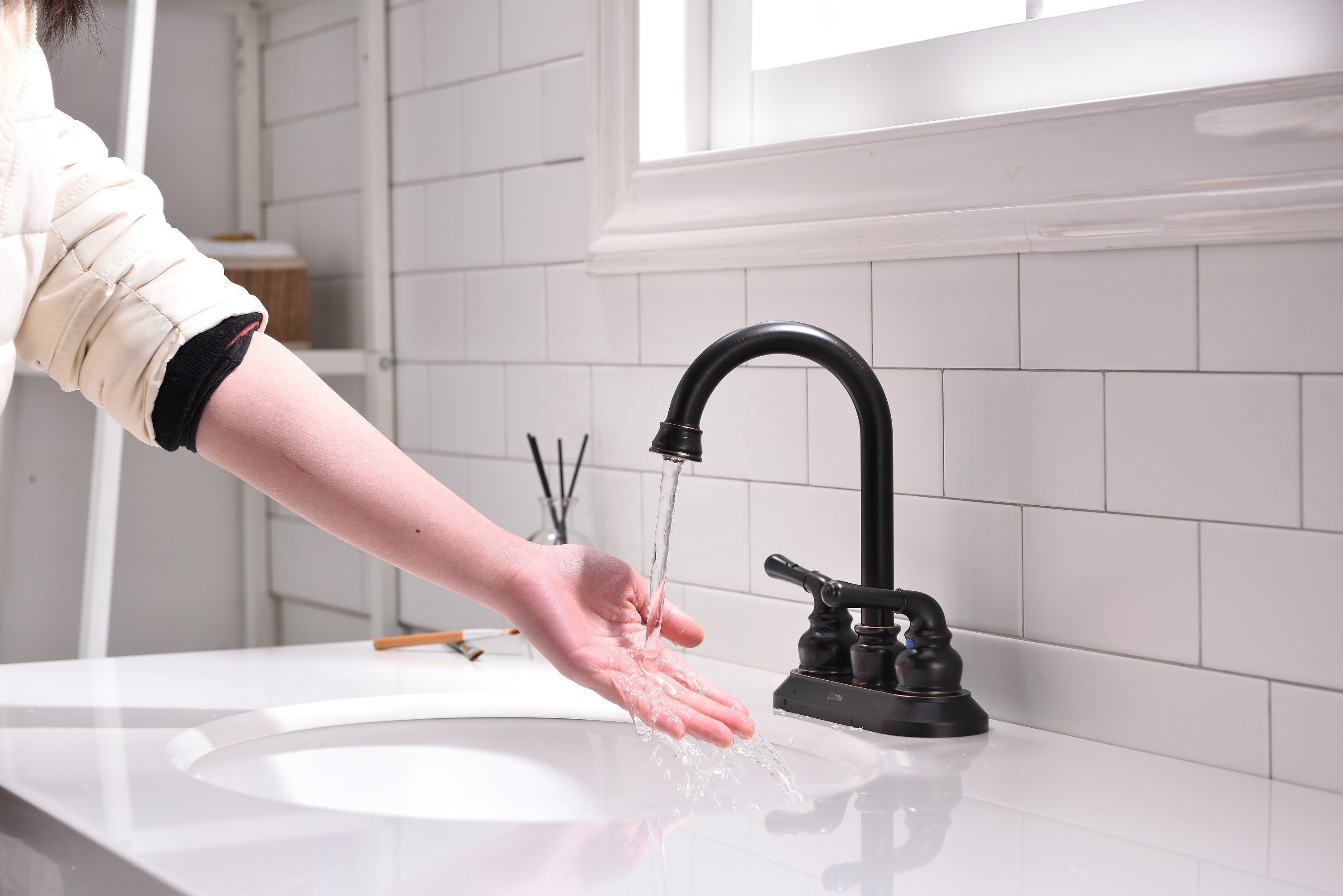 Neues Design Waschtischarmaturen 4 Zoll Centerset Waschbecken Wasserhahn Wasserhahn für Badezimmer