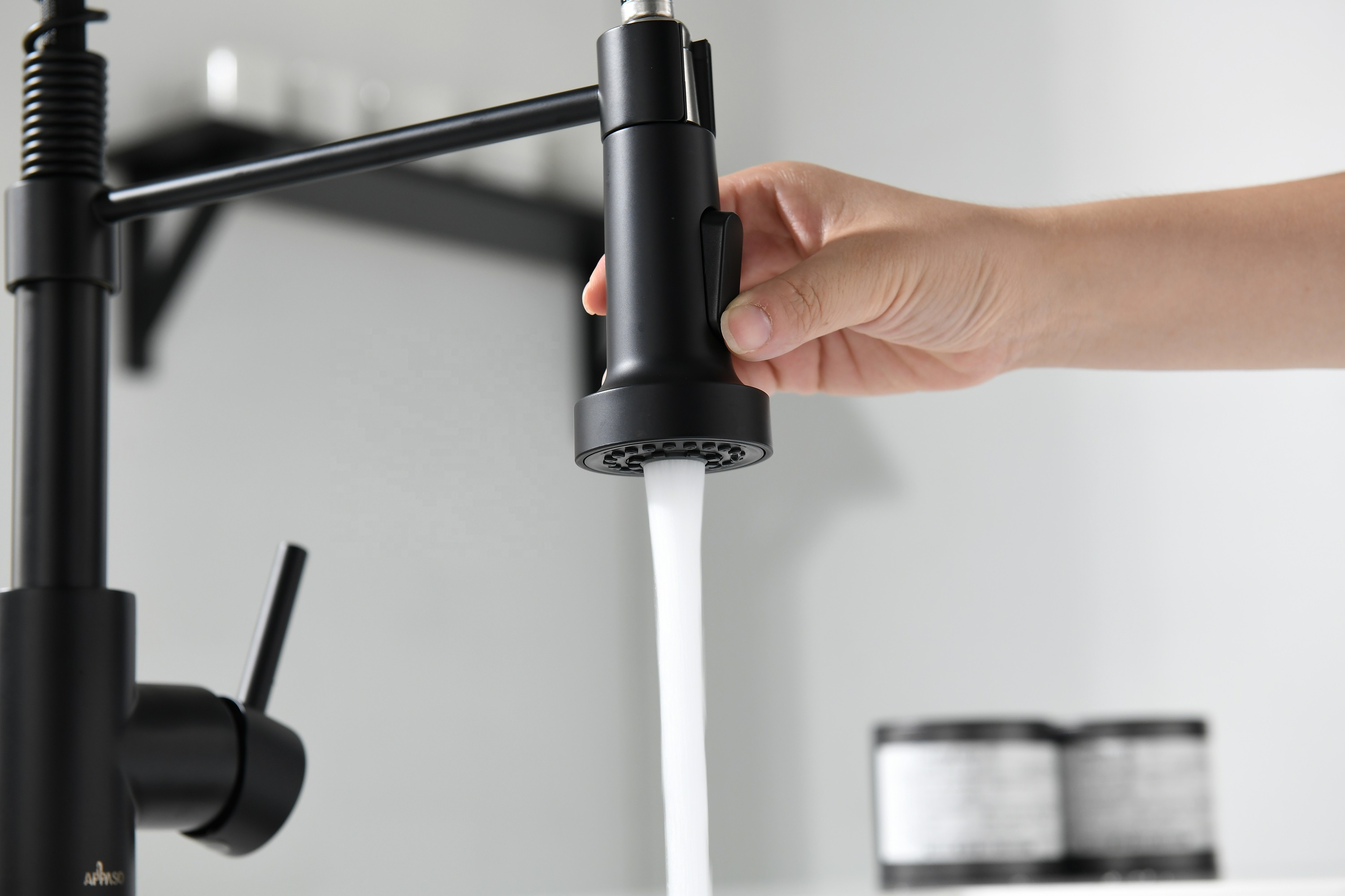 Zeitgenössische Küchenarmaturen Mischbatterie Frühling Flexibler Wassermischer Schwarz Küche